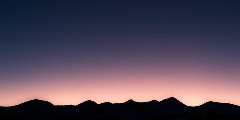 专业人像皮肤精修：掌握Photoshop频率分离技术，打造商业级Retouching Service质感